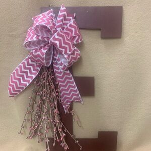 Brown Wooden Letter E with Pink Chevron Bow. Inv 500